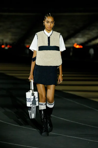Look 11